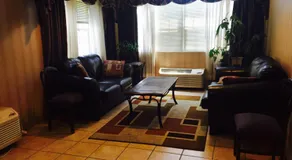 Golden Isles Inn & Suites Brunswick South - Image 2
