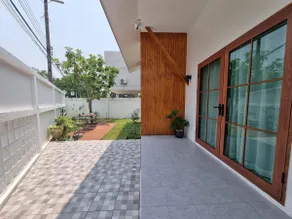 On Corner House - Image 5