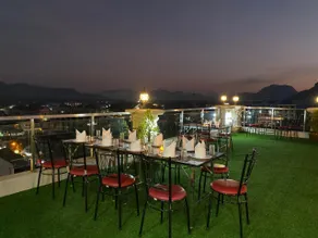 PM Hotel - Image 2