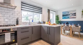 3 Bed house Near Manchester Airport - Image 2