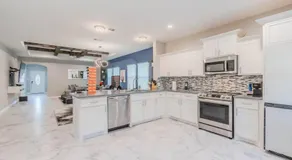 Modern 4 BR Near Downtown, Zoo - Image 4