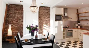 Canal Holiday Apartment - Image 2
