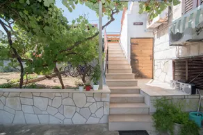 Appartamento con barbecue e giardino | Vista sul giardino - Image 4