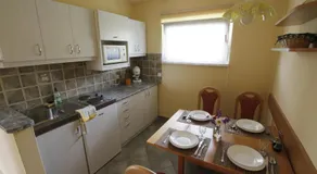 Beautiful accommodation with garden - Image 2