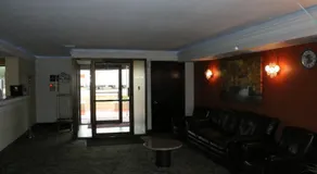 Super 8 by Wyndham Windsor/Madison North - Image 3