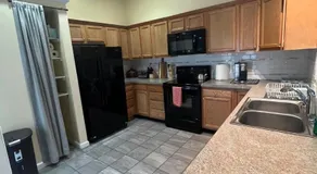 Charming home in heart of St Joseph 30 Plus days - Image 3