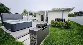 Spacious Villa with Hot Tub Near MIA Sleeps 12 - Image 5