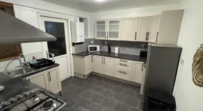 Stylish 2BR in Renfrew - Image 3