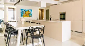 Sleek and Spacious 3 BR Apartment in City Centre - Image 3