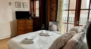 Boss Places Mathew St 2 Bed duplex 2 bed sleeps 6 - Image 2