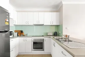 Lovely 2-Bed with Balcony 150 m from Coogee Beach - Image 3