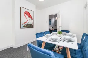 Modern St Helens House Sleeps 6 - Image 4