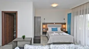 Sinodinos Deluxe Apartments - Image 2