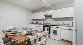 Stylish 3 Bed Fulham Sleeps 10, Stamford Bridge - Image 3