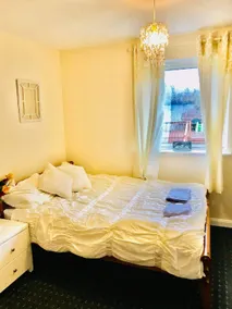 Comfortable double room close to the city centre - Image 5