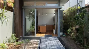 Newtown Terrace House Oasis w Parking & Air-con - Image 4