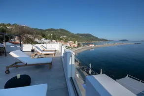 Flisvos Beachfront Apartments - Image 3
