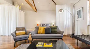 Smith Street Studio - Trendy Inner-city Balcony Stay - Image 2