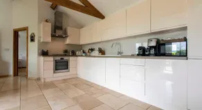 Beautiful Box Hill Lodge - Image 3