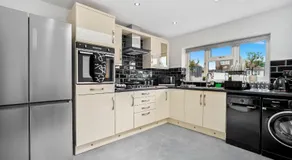 5 bedroom house Solihull 10 mins drive from BHX & NEC Private off road parking - Image 2