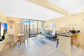 Waikiki Sunset condo with pool, gym & Diamond Head views - Image 3