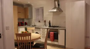 Apartment - Sleeps 2 - Parking - Station Close - Image 3