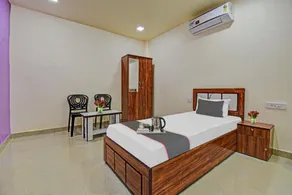Capital O 92362 Hotel Chaintanya Inn - Image 2