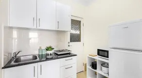Homy Self Contained Unit Sunnybank CBD Street Parking - Image 3