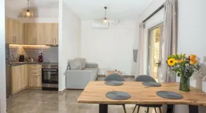 Vardians Villas & Suites - Image 3