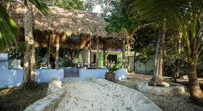 El Roble Nature Hotel & Lagoon - Image 3