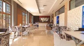 Hotel Royal Garden - Image 3
