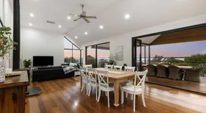 Waterfront Retreat Estuary Views & Balcony - Image 3