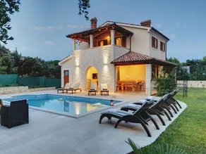Villa avec piscine privée, jardin et terrasse - Image 4