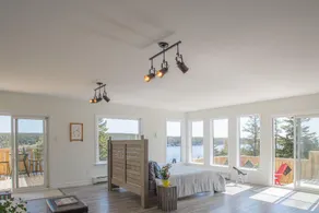 Whale House Guest House - Image 1