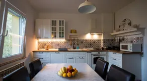 Garden Holiday Home - Image 2