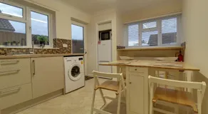 Cedar Drive, Holbeach - 1 to 4 - Self Catering - Image 4