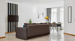 Groß, modern, vollausgestattet, gemütlich mit Küche und Parkplatz für Urlaub oder Business - Image 2