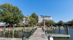New Intown Waterfront Townhome wPool & Location - Image 5