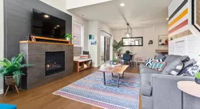 THE PENDLETON - Walkable - Arcade Loft - Modern- Light & Bright - Image 2