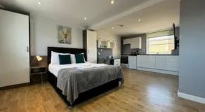PS APARTMENTS - Image 2