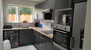 Studio with Private Kitchen - Image 5