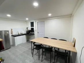 33 House - Image 4