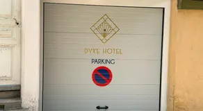 Dyke Hotel - Image 4