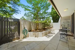 Spacious Bright Apartment With Courtyard and BBQ - Image 4