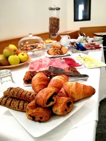 Hotel Cavour Et Des Officiers - Image 5