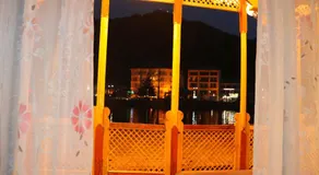 House Boat New Pala Palace - Image 3