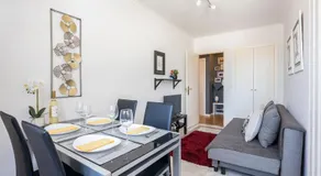Sonniger POOL Aprt. (4pax) mit KOSTENLOSEM PARKEN & Garten! - Image 2