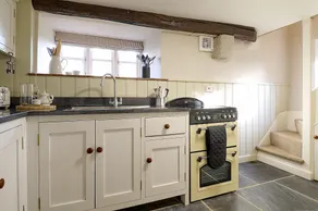 Drewe Arms Church Cottage - Image 3
