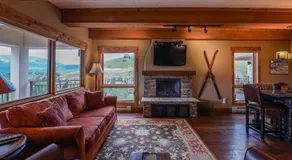5th Floor 2BD 2BA Condo with Magnificent Views - Image 4