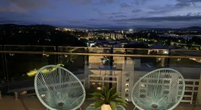 Manhattan Luxe Views L14 Pool Spa Gym 1BR 1 Bath 1 Secure Parking Central City - Image 4